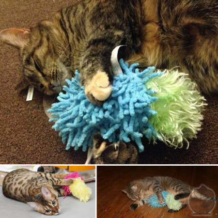 Kong Cat Holiday Kickeroo Rena de Natal